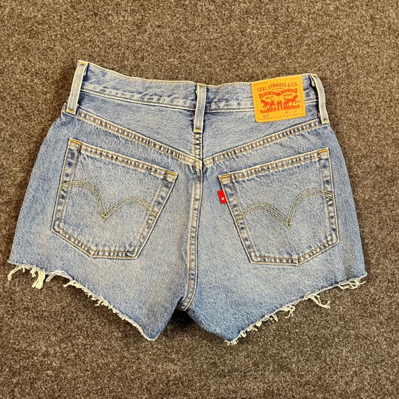 Levis 501 Original High Waisted Distressed Denim Cut Off Shorts Light Wash NWOT - Picture 3 of 10